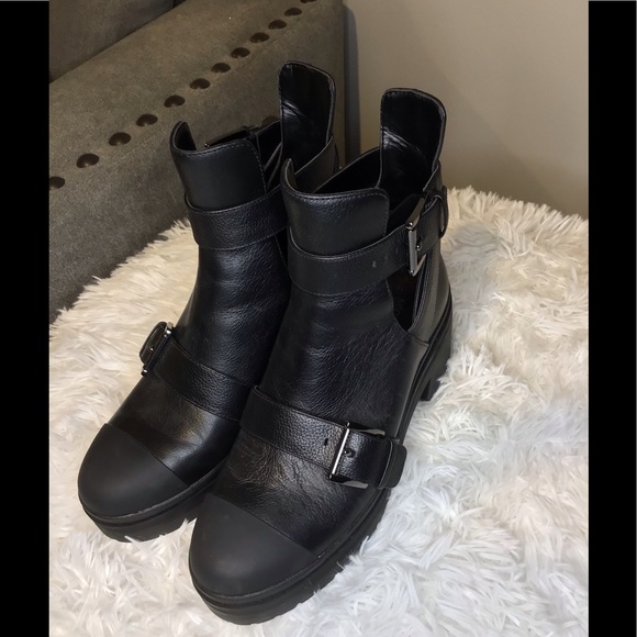 Michael Kors Corey Cut-Out Buckle Ankle Boot In Grained Leather Size 7 - Picture 15 of 16